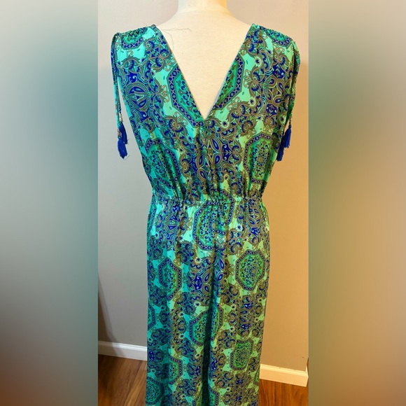 Unique dress for casual or formal occasions. - Picture 2 of 4